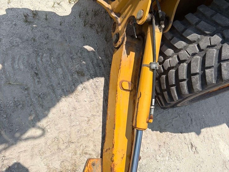 2017-deere-310l-image-22