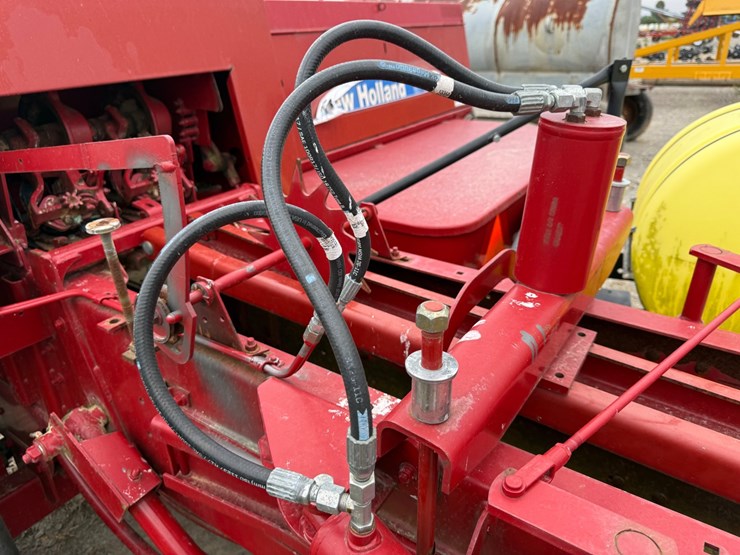 2017-new-holland-bc5070-image-22