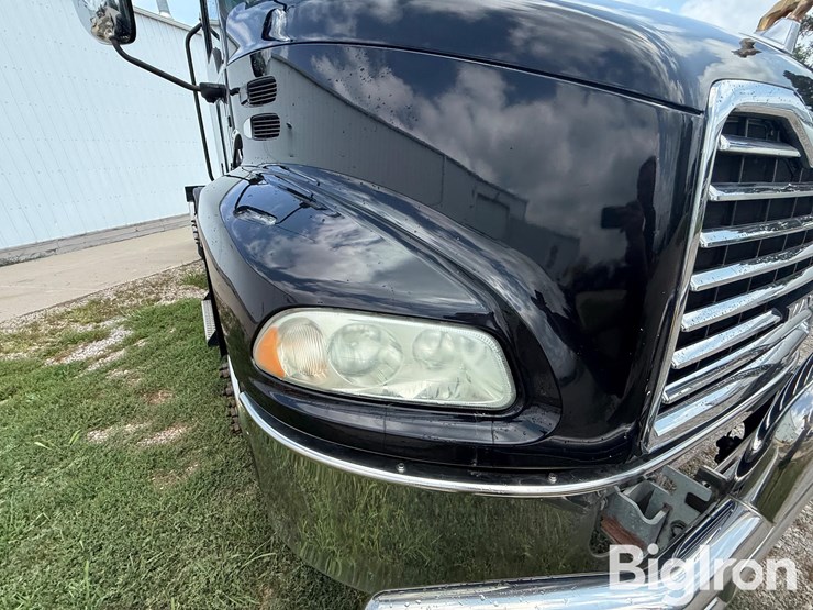 2015-mack-cxu613-t/a-truck-tractor-image-14