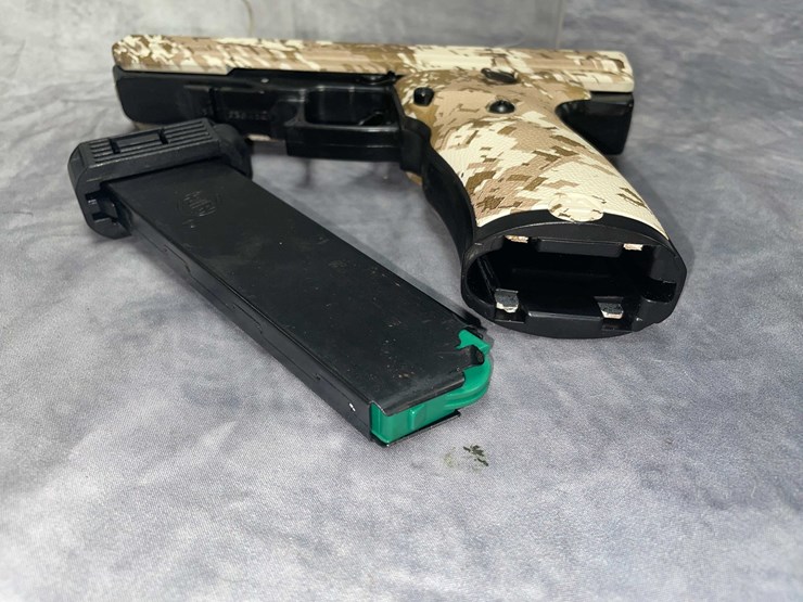 #10865-•-hi-point-jcp-40,-40-s&w-semi-auto-pistol,-sn:-x7304283-image-14