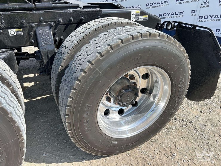 2020-peterbilt-389-image-31