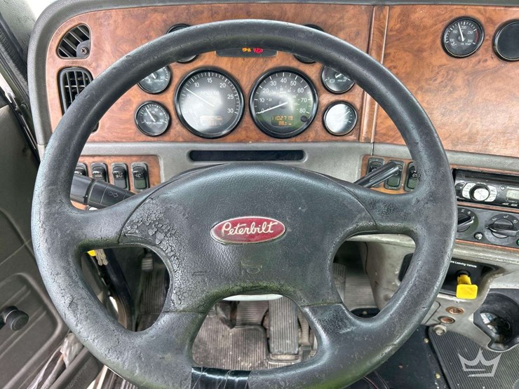 2006-peterbilt-385-image-16