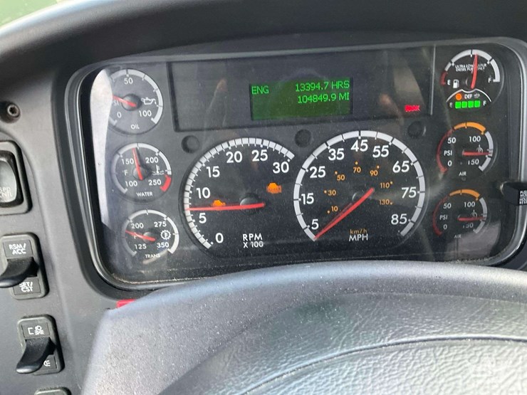 2016-freightliner-114sd-image-14
