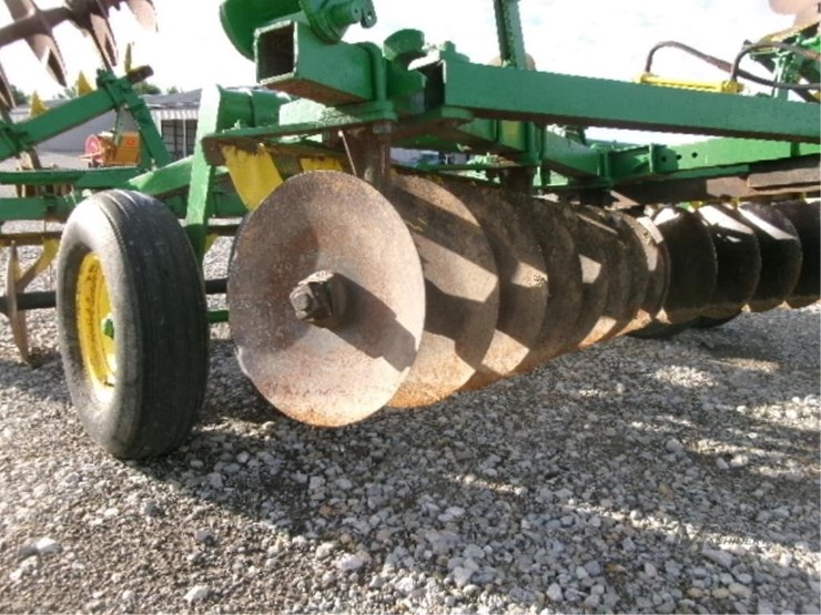 john-deere-bw-image-11
