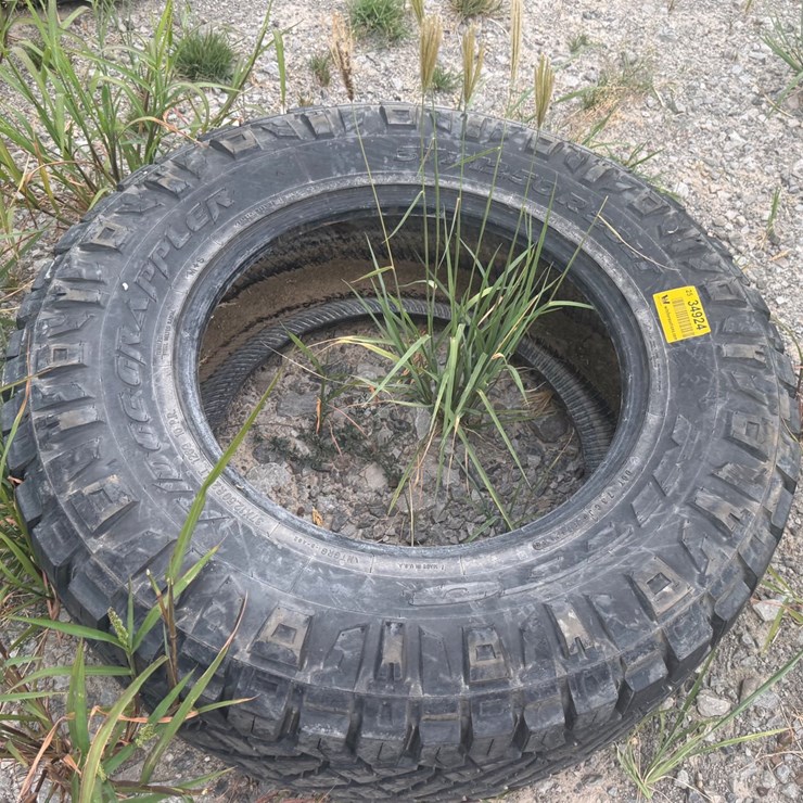 #34924 • 12.50/R20 Tire INV# 34924
