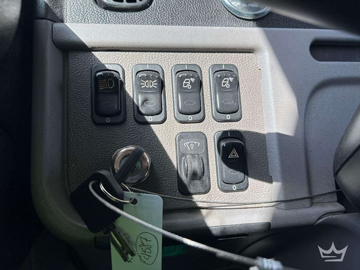 2020-peterbilt-389-image-17