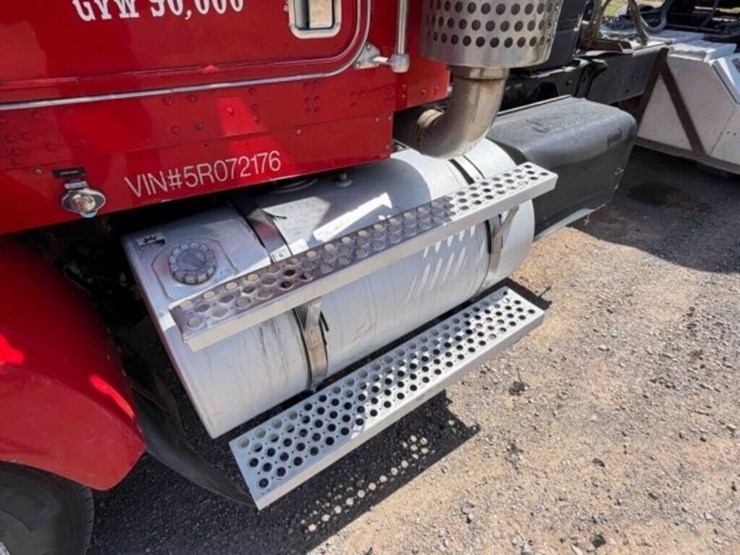 2005-kenworth-t800-image-19