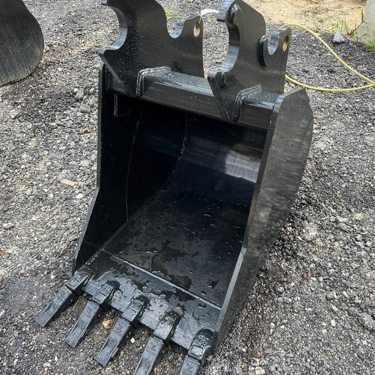 24” Quick Attach Excavator Bucket For KX80