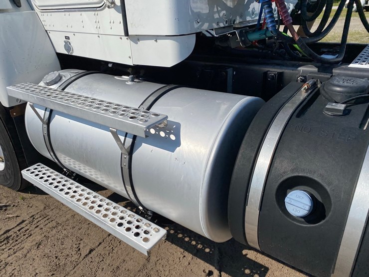 2018-kenworth-t440-image-43