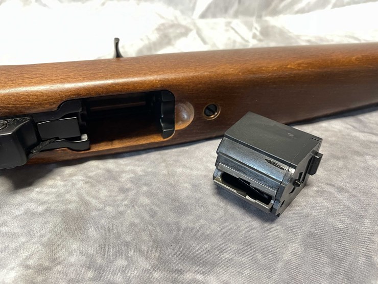 #10353-•-ruger-10-22,-22-lr-semi-auto-rifle,-sn:-254-44943-image-13
