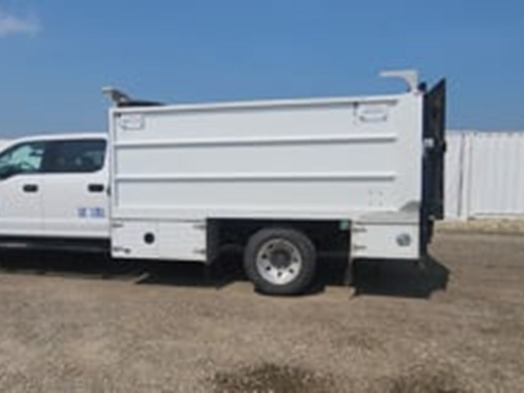 2021-ford-f550-image-5