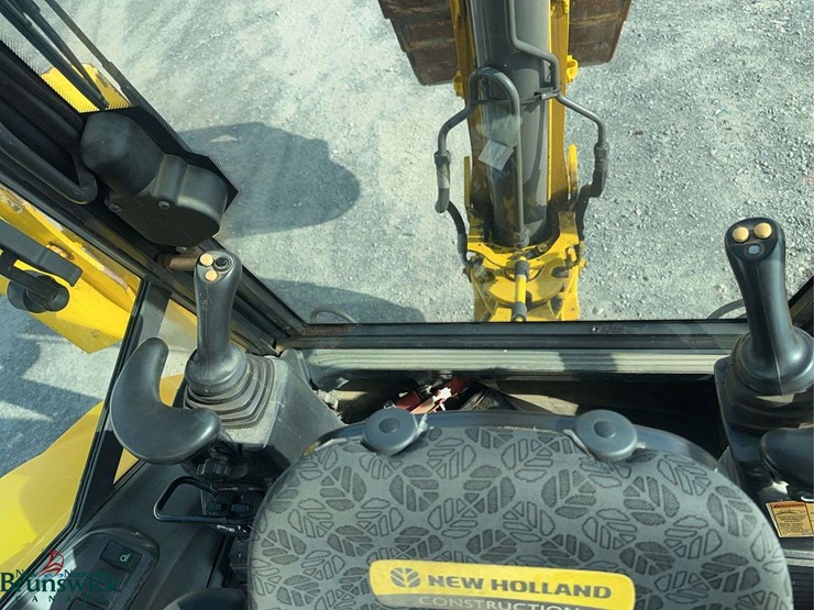 new-holland-b95b-image-26