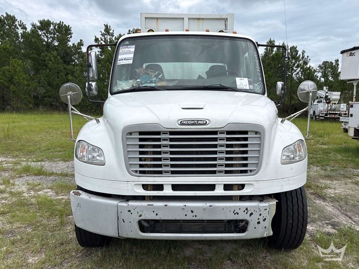 2019-freightliner-m2-106-image-49