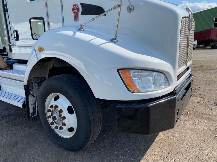 2018-kenworth-t440-image-9