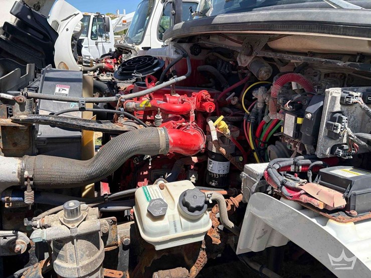 2018-freightliner-m2-106-image-10