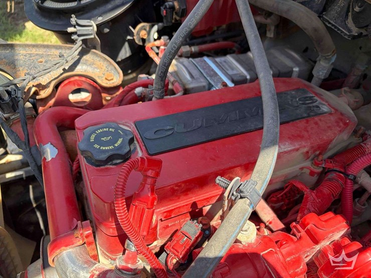 2018-freightliner-m2-106-image-9