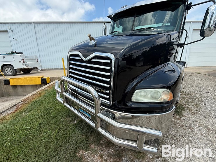 2015-mack-cxu613-t/a-truck-tractor-image-9