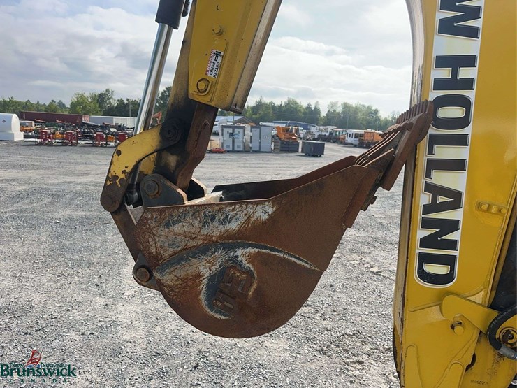 new-holland-b95b-image-19