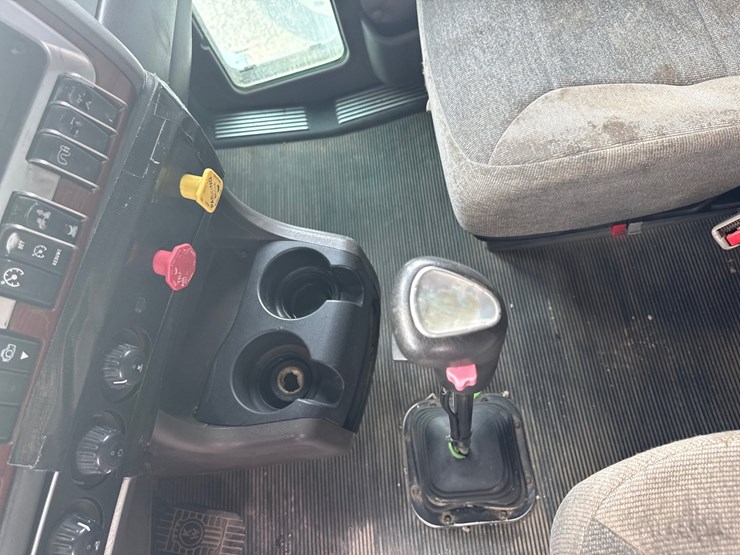 2007-kenworth-t600-image-33