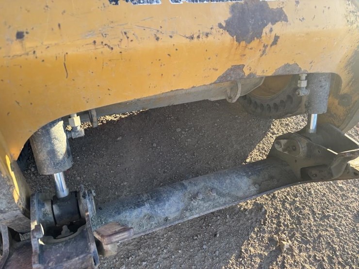 2014-caterpillar-226b3-image-11