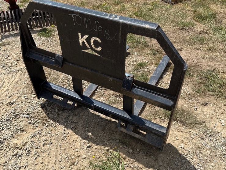 #1365-•-42-inch-skidsteer-forks-with-frame-image-2
