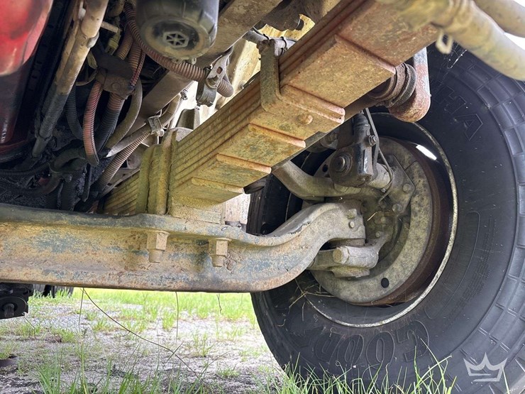 2019-freightliner-m2-106-image-37
