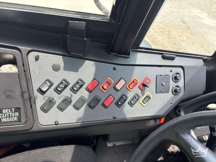 2016-freightliner-b2-image-15