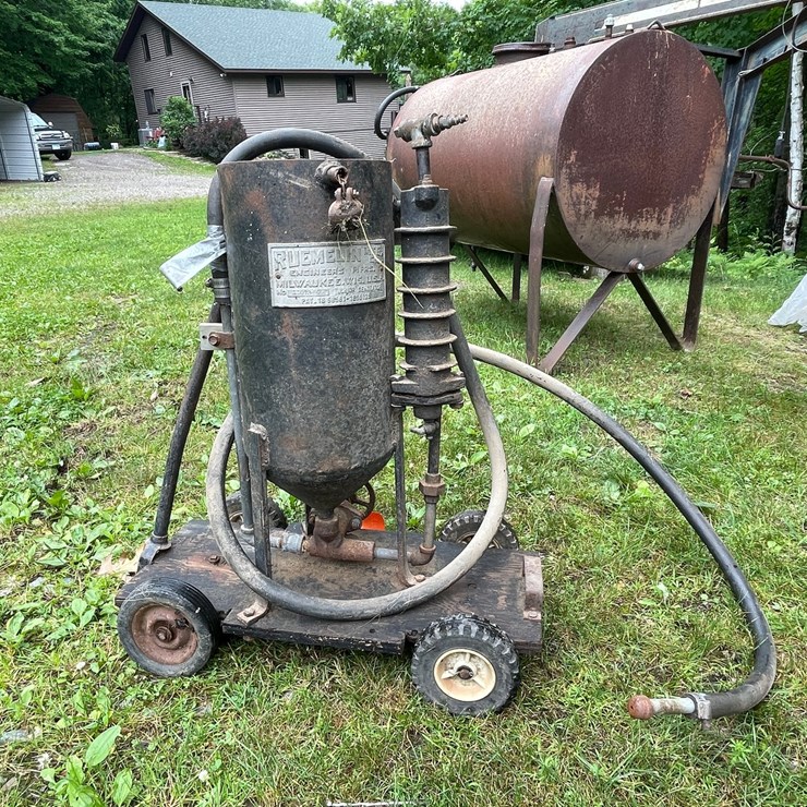#6107 • Ruemelin Mfg. Co. Portable Sand Blaster