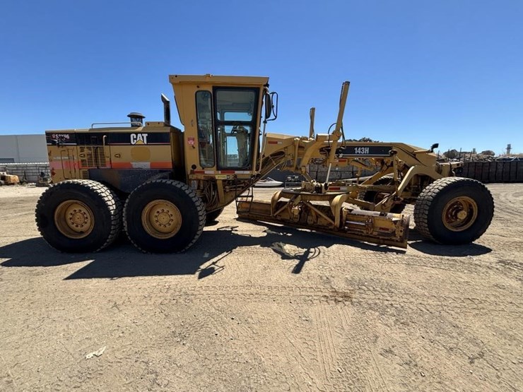 2005-caterpillar-143h-image-7