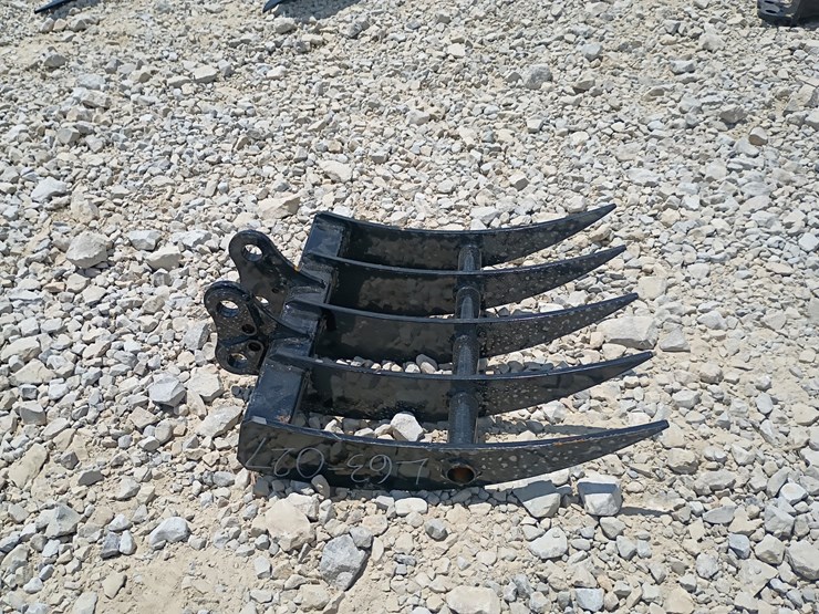 #l63-027-•-rake-mini-excavator-attachment-image-4