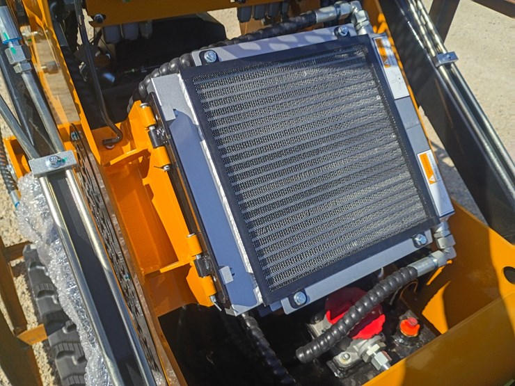 #l66-012-•-2026-agt-mx-crt23-mini-skid-steer-image-15