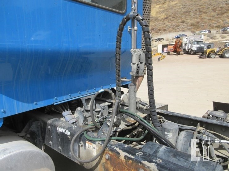 2015-kenworth-t800-image-17