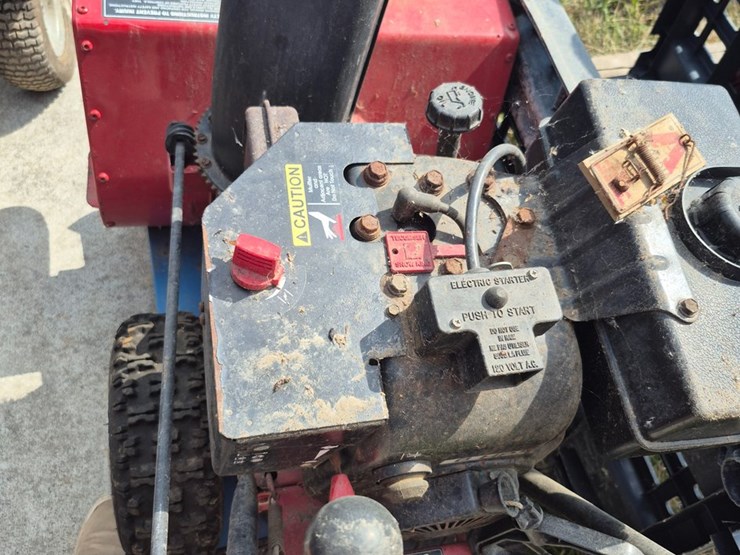 #92-•-6-hp-snow-blower-image-3