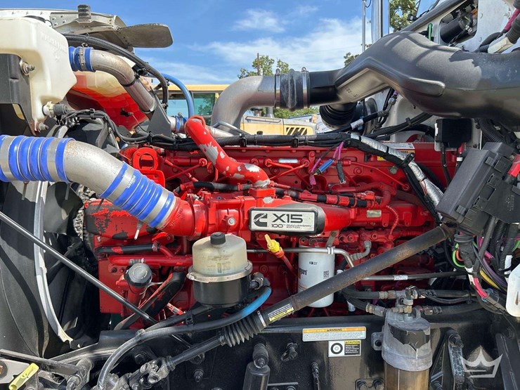 2020-peterbilt-389-image-9