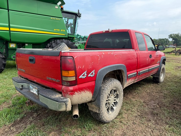 2002-chevrolet-silverado-2500hd-image-3