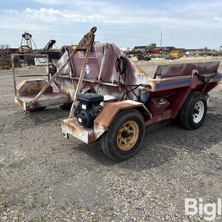 1998 Broce 611 Windrow Machine