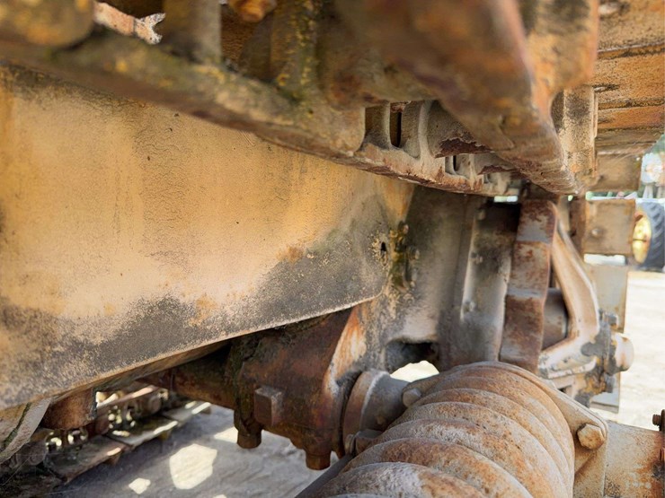 caterpillar-d2-image-15