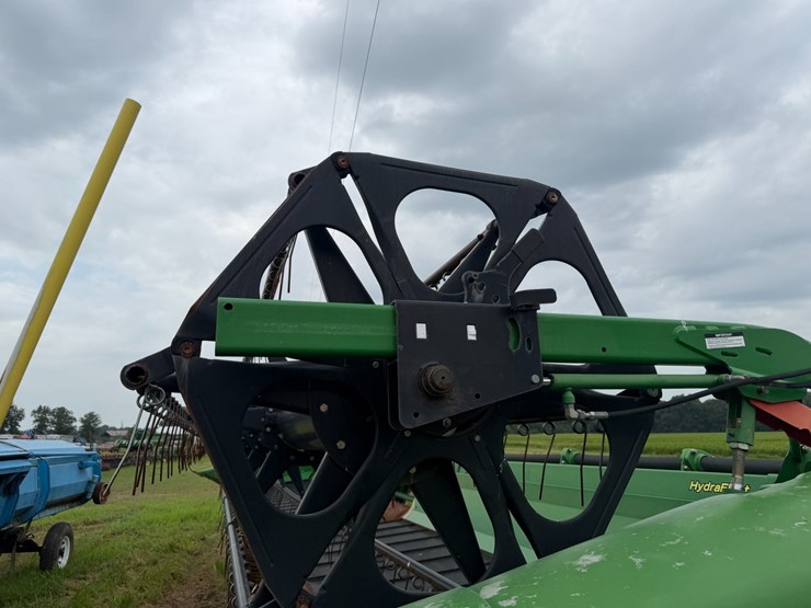 2015-john-deere-630d-image-31