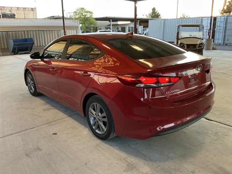 2017-hyundai-elantra-sdn-image-5