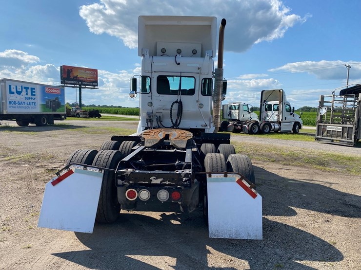 2018-kenworth-t440-image-5
