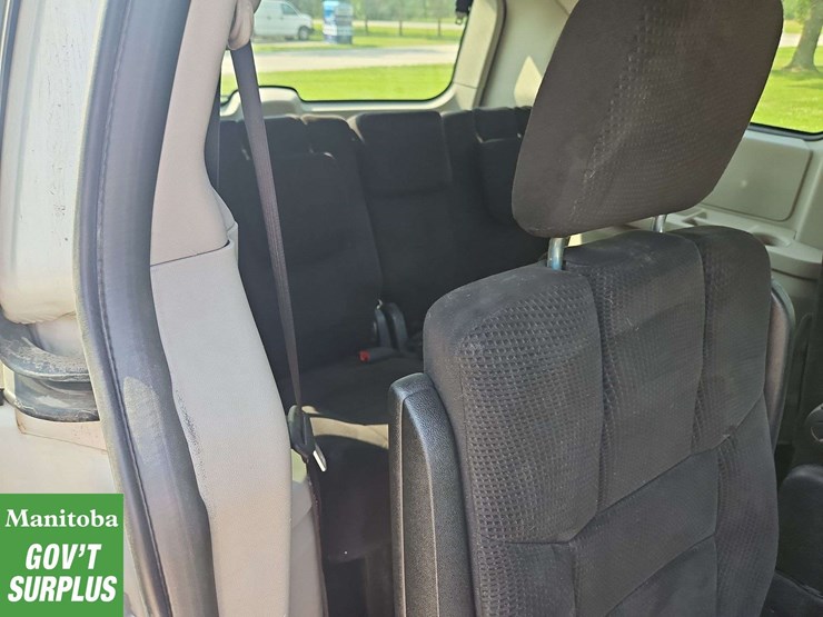 2013-dodge-grand-caravan-sxt-image-27
