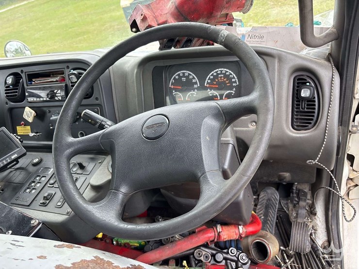 2019-freightliner-m2-106-image-33