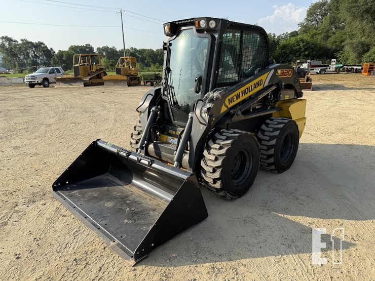 new-holland-l320-image-3