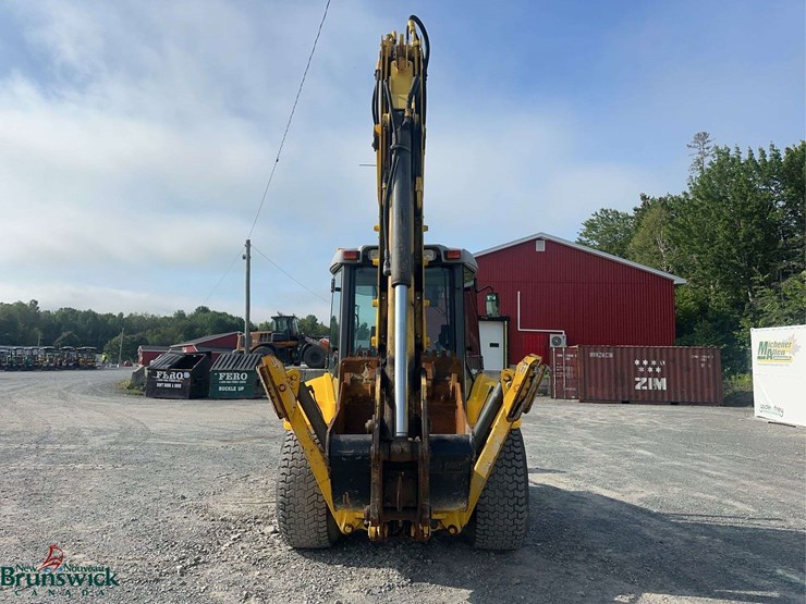 new-holland-b95b-image-6