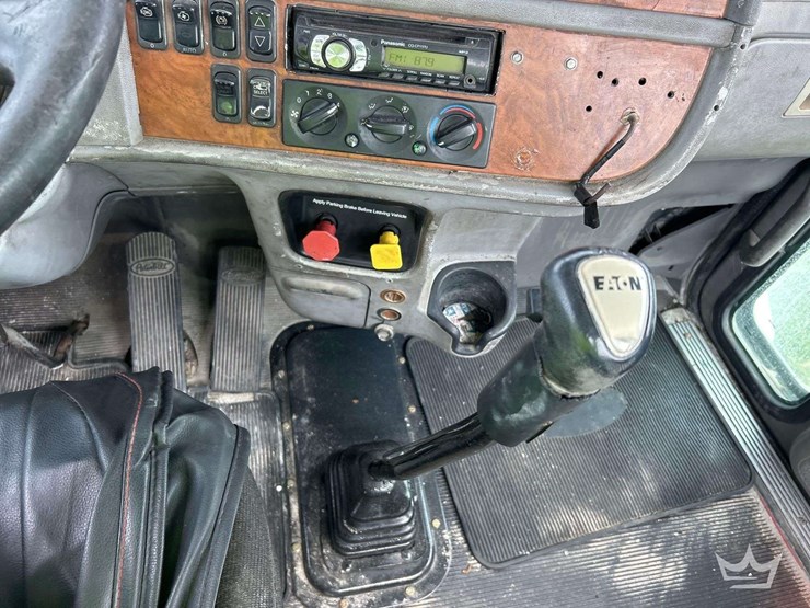 2006-peterbilt-385-image-22