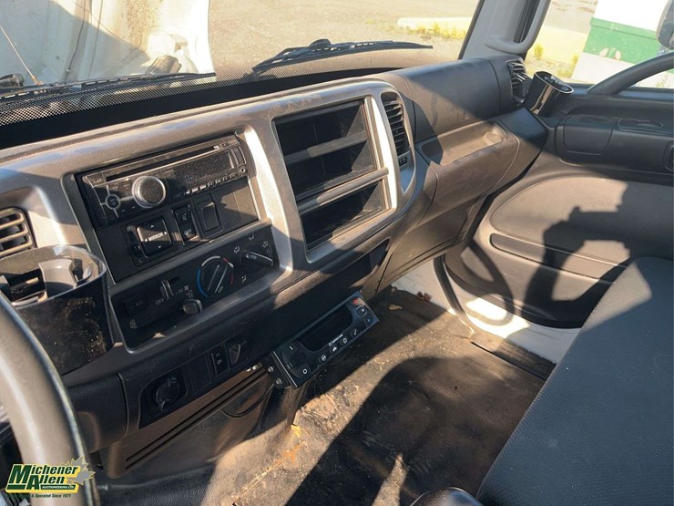 2016-hino-308-image-15