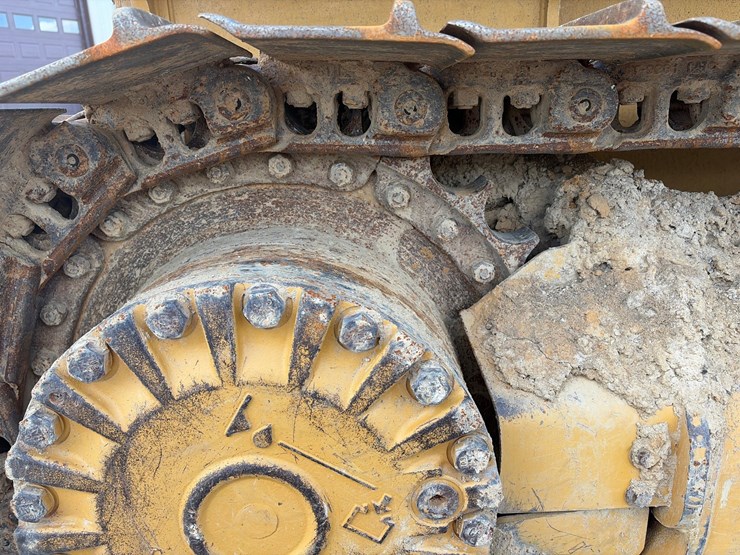 2016-caterpillar-d5k2-xl-image-11