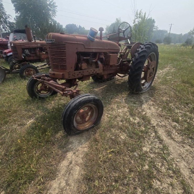 #11 • Farmall H Vintage Tractor