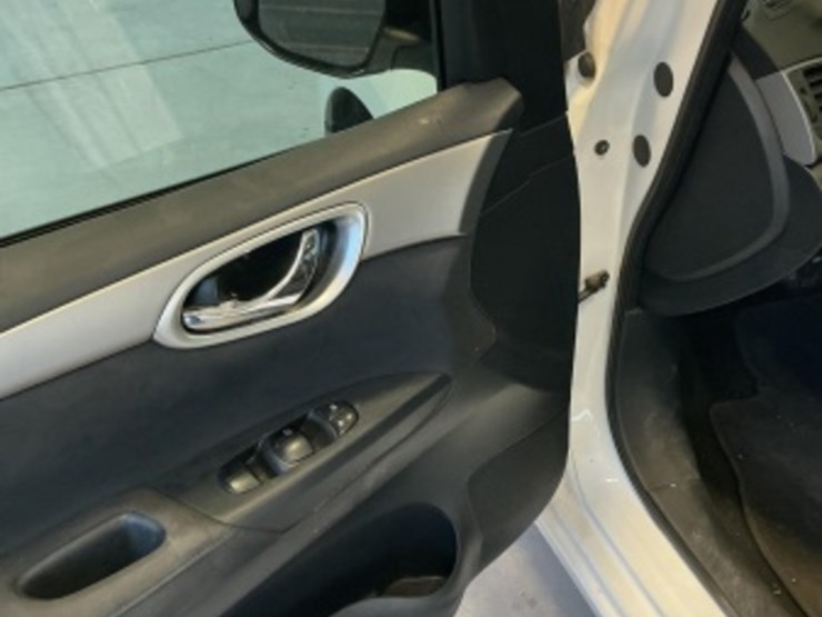 2013-nissan-sentra-sdn-image-22