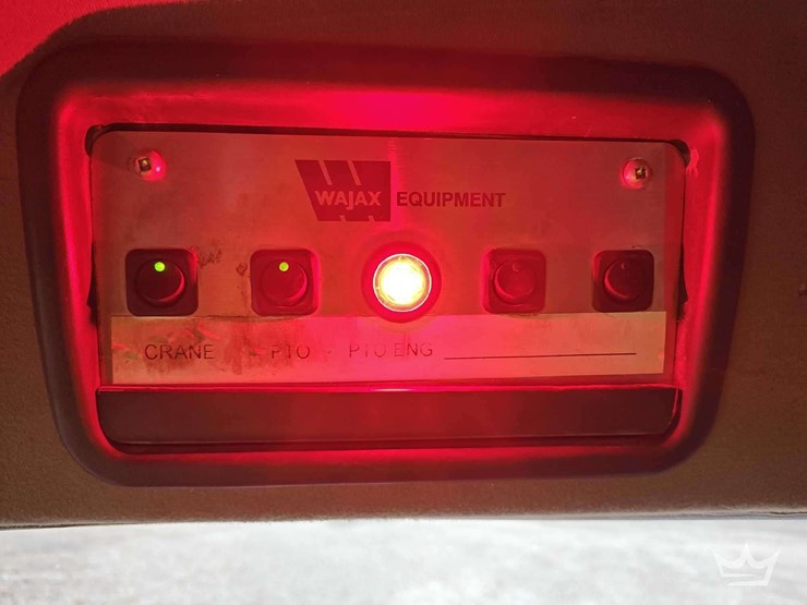 2014-freightliner-m2-106-image-63